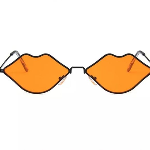 NWOT Lip Sunglasses - Picture 2 of 3